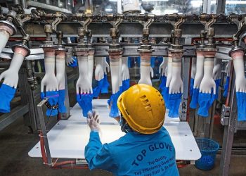 Pemegang Saham Top Glove Terima Dividen Hampir RM1 Bilion